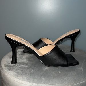 Square toe heeled mules